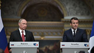 Владимир Путин и президент Франции Эммануэль Макрон во время совместной пресс-конференции в Версальском дворце. 29 мая 2017